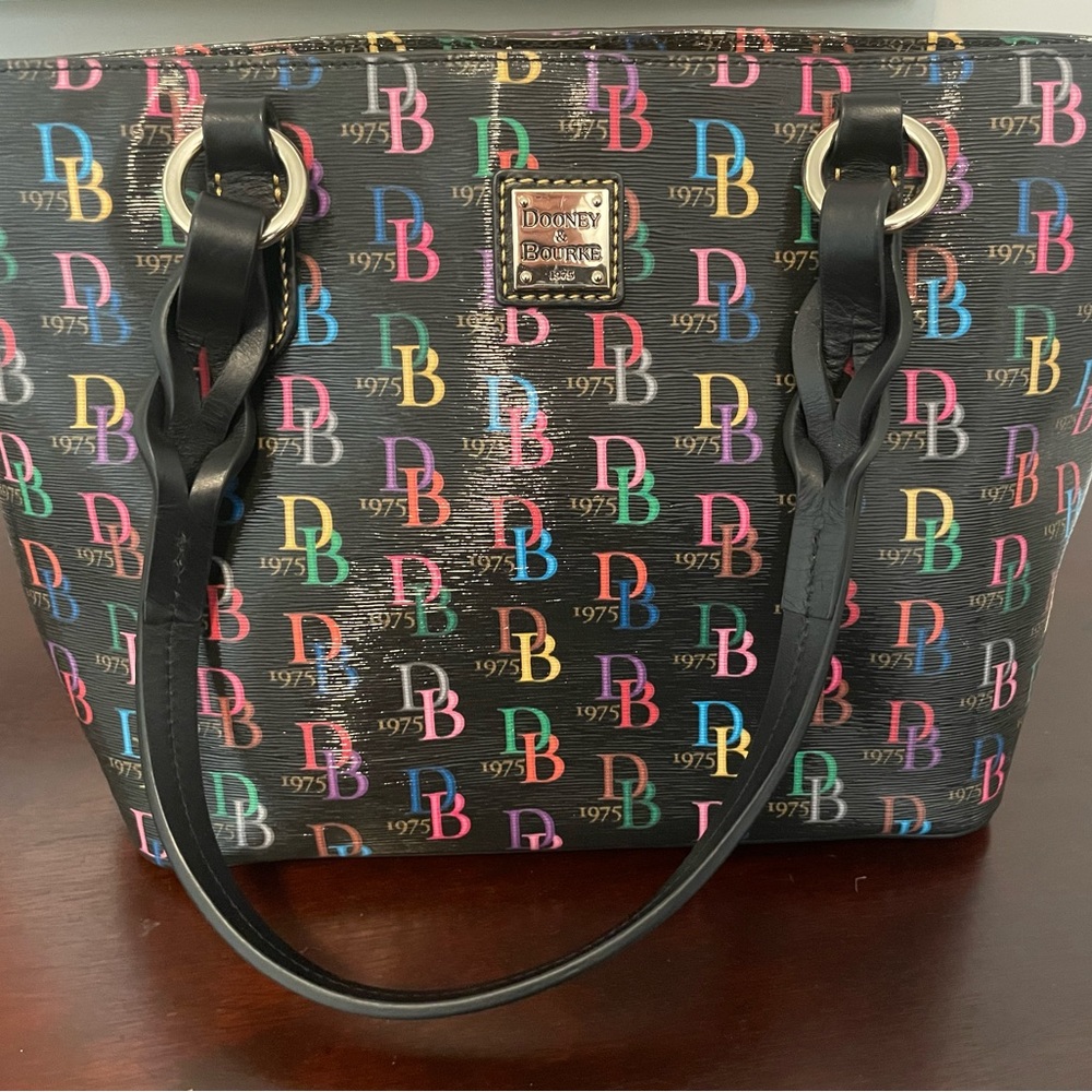 Dooney & Bourke EUC “Nelly” Purse